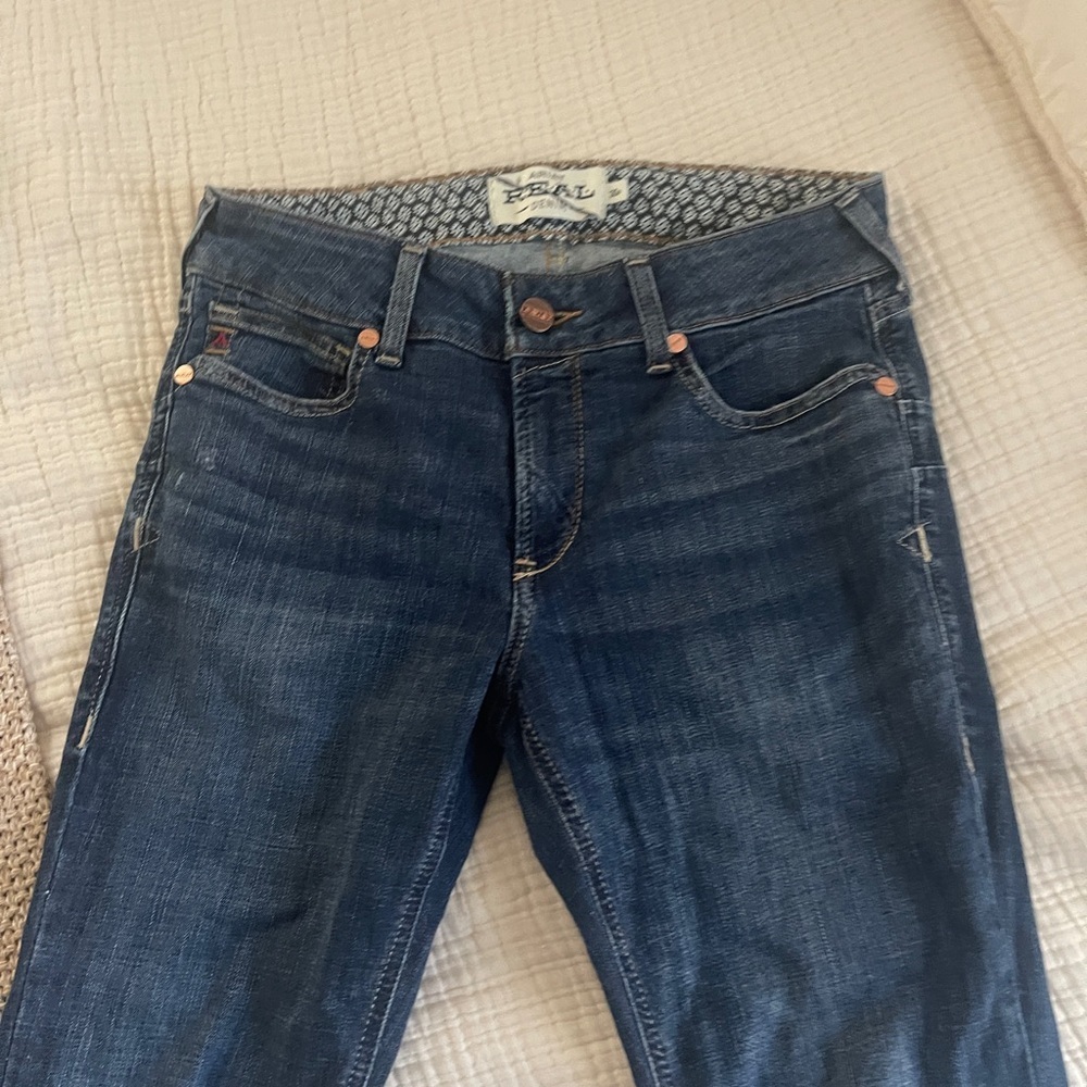 Ariat REAL woman’s Dark Wash High Waisted FLARE distressed Jeans Size 30R - Picture 4 of 9